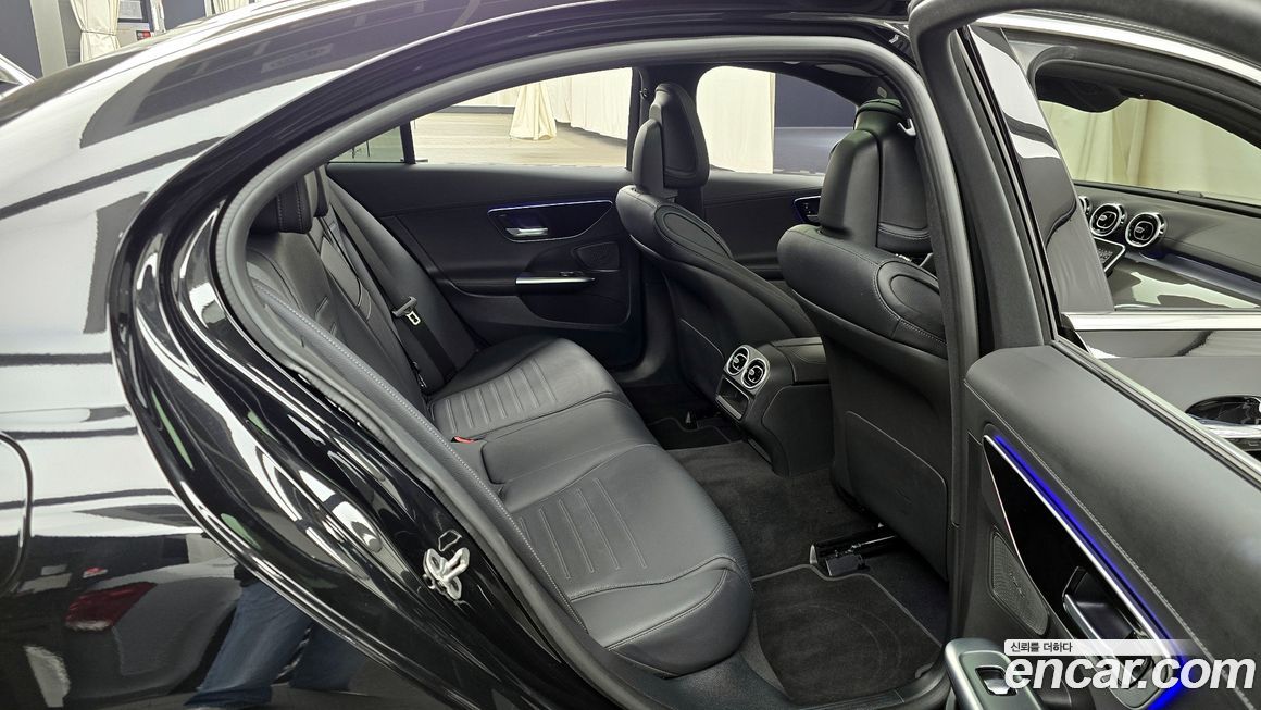 Mercedes-Benz C-Class 2024