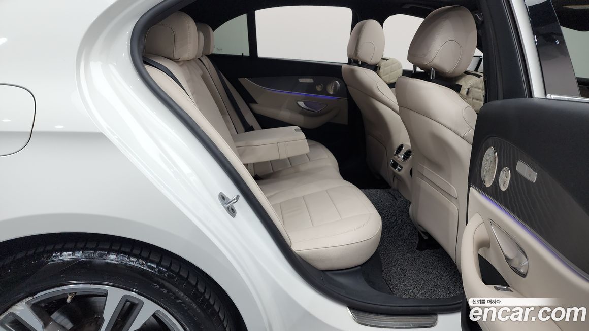 Mercedes-Benz E-Class 2022