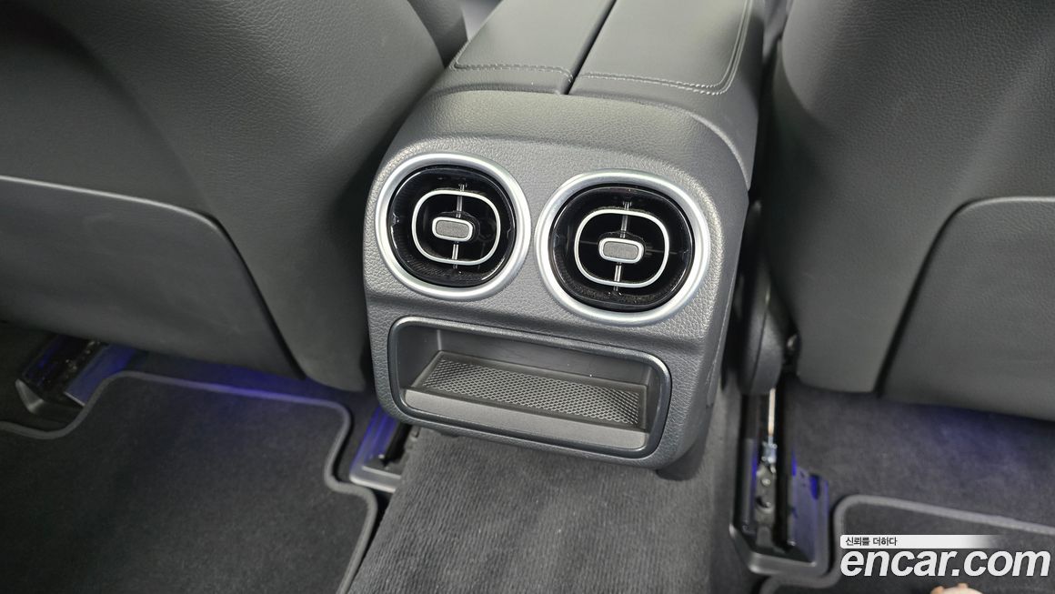 Mercedes-Benz C-Class 2024