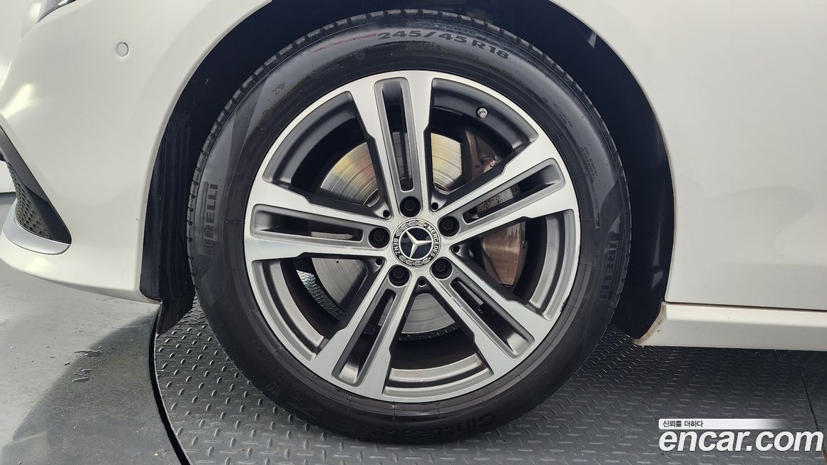 Mercedes-Benz E-Class 2022