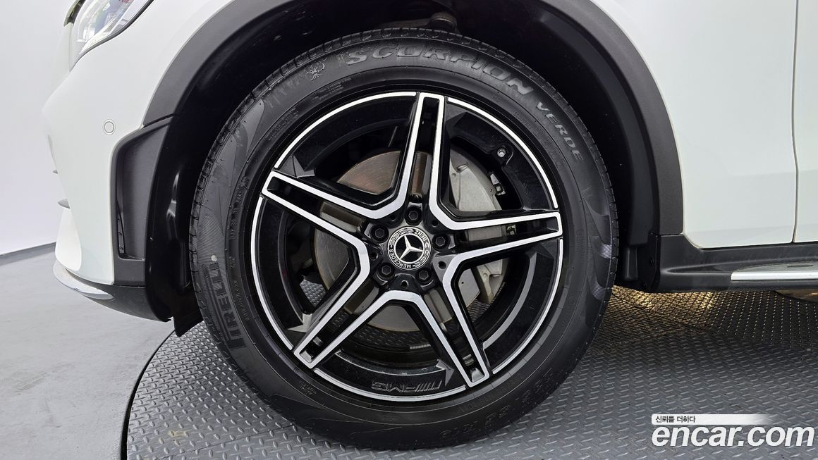 Mercedes-Benz GLC-Class 2023