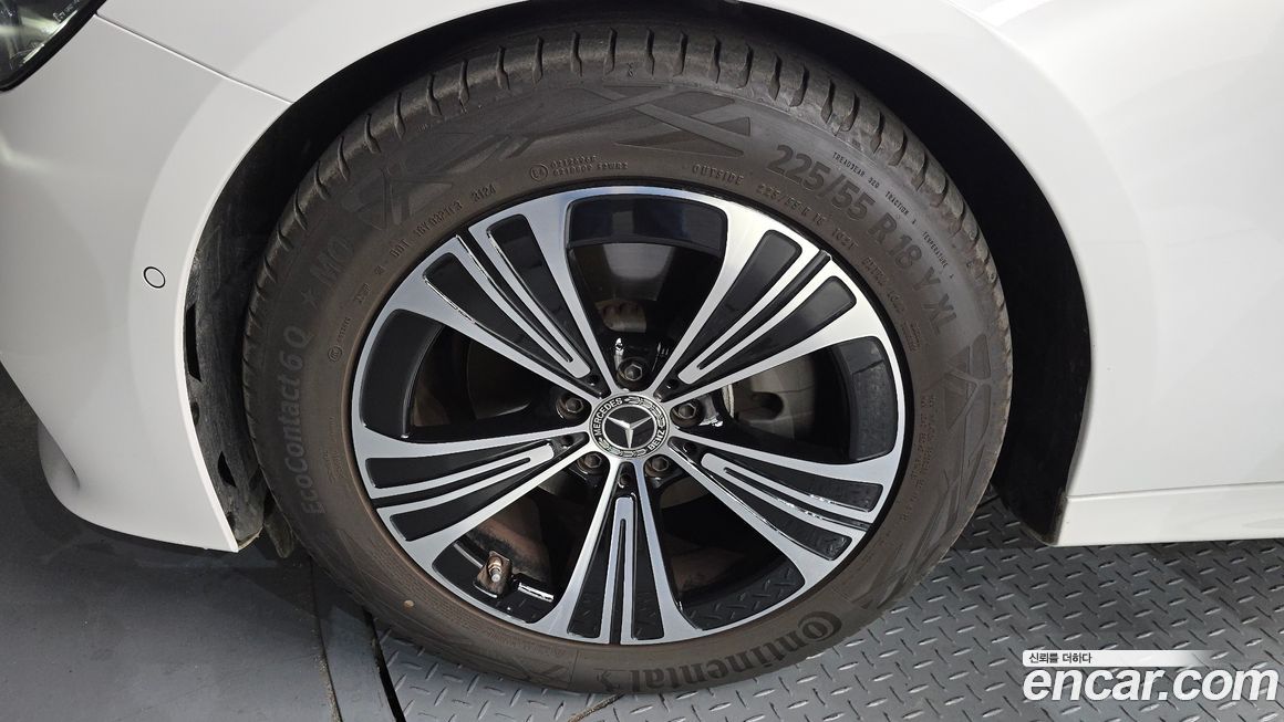 Mercedes-Benz E-Class 2025