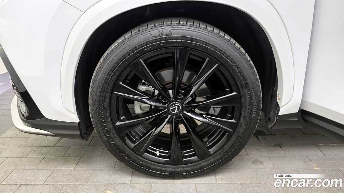 Lexus NX 2023