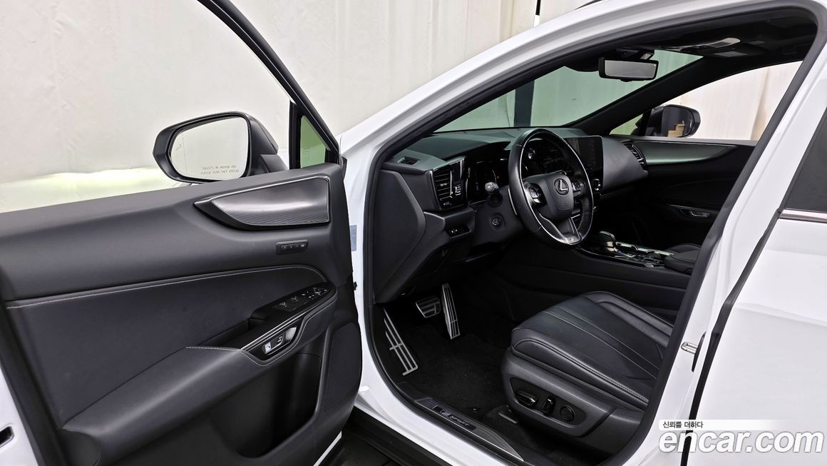 Lexus NX 2023