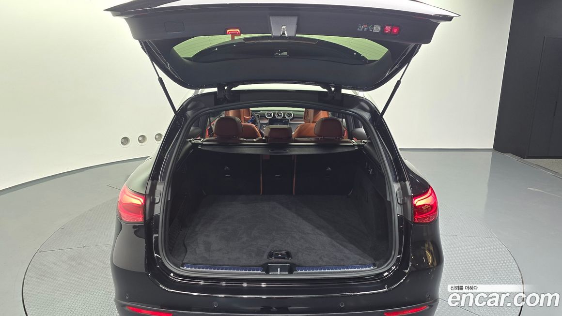 Mercedes-Benz GLC-Class 2025