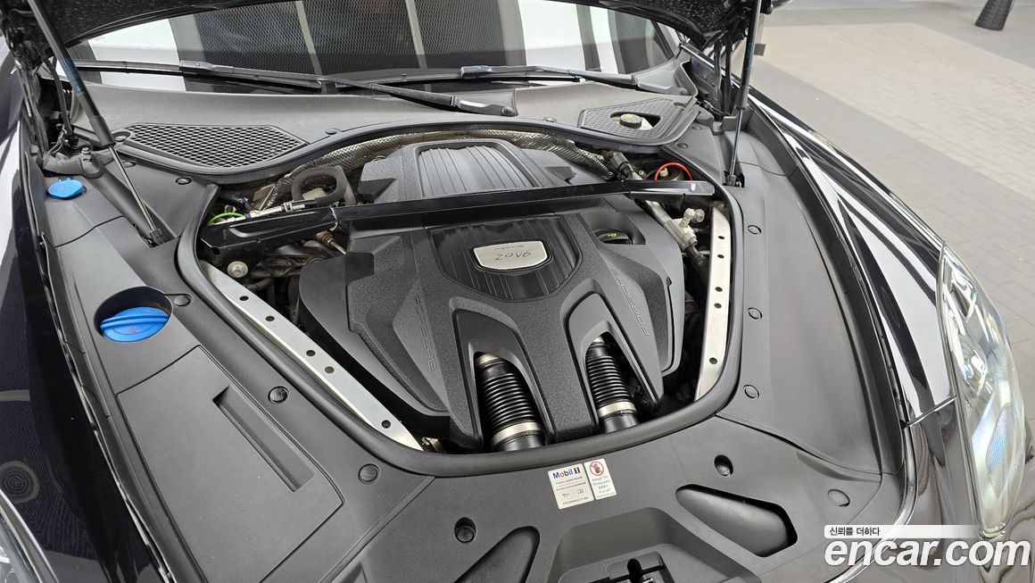 Porsche Panamera 2021