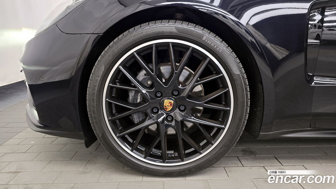 Porsche Panamera 2021