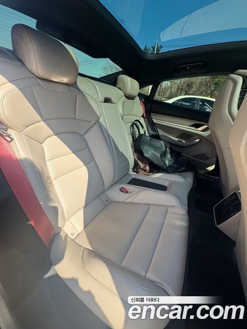 Porsche Taycan 2022