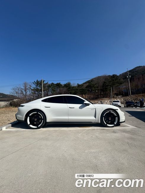 Porsche Taycan 2022