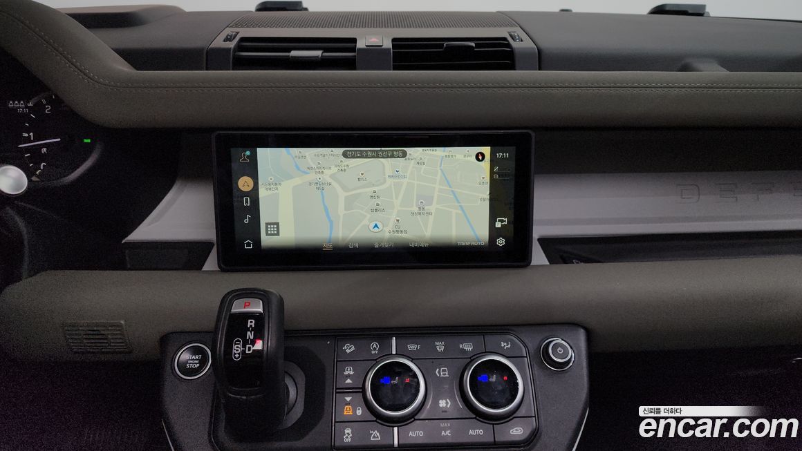 Land Rover Defender 2023