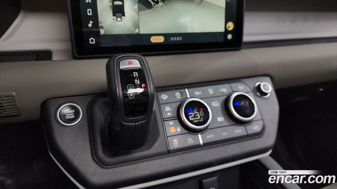 Land Rover Defender 2023