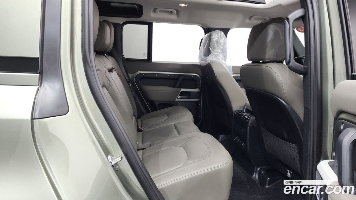 Land Rover Defender 2023