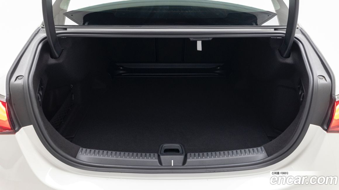 Mercedes-Benz E-Class 2024