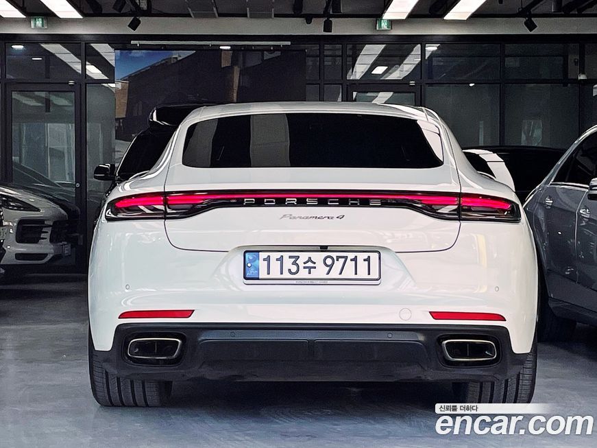 Porsche Panamera 2021