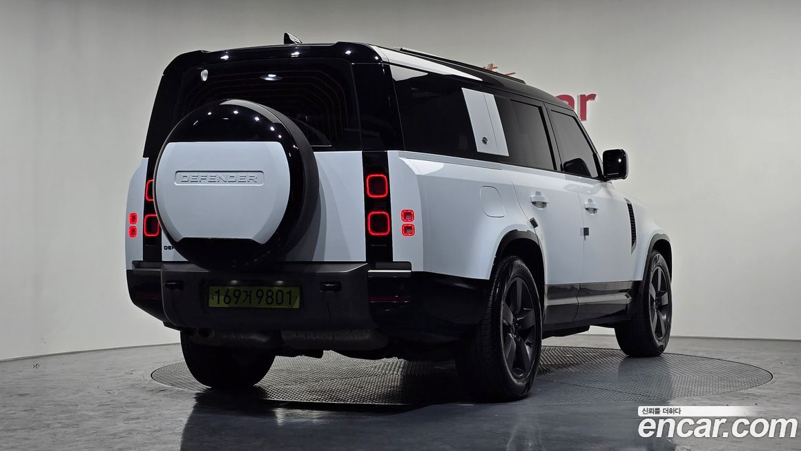 Land Rover Defender 2024