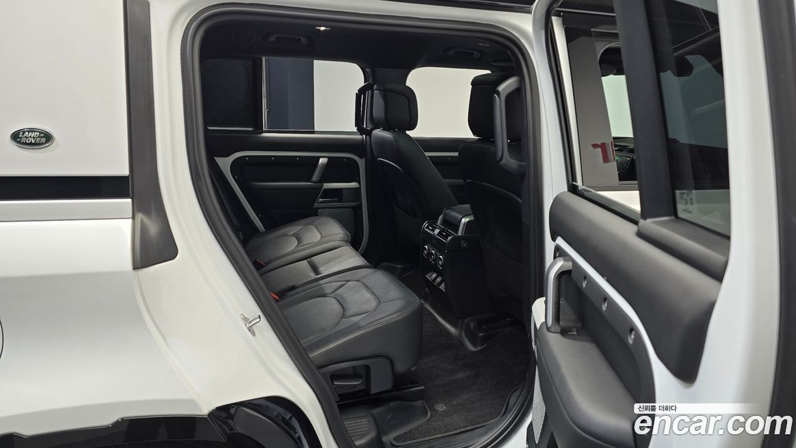 Land Rover Defender 2024