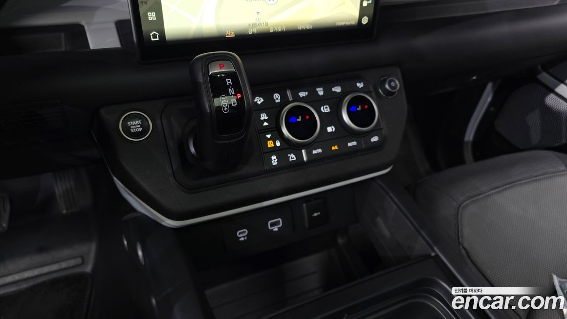 Land Rover Defender 2024