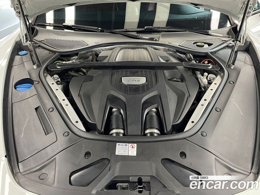 Porsche Panamera 2021