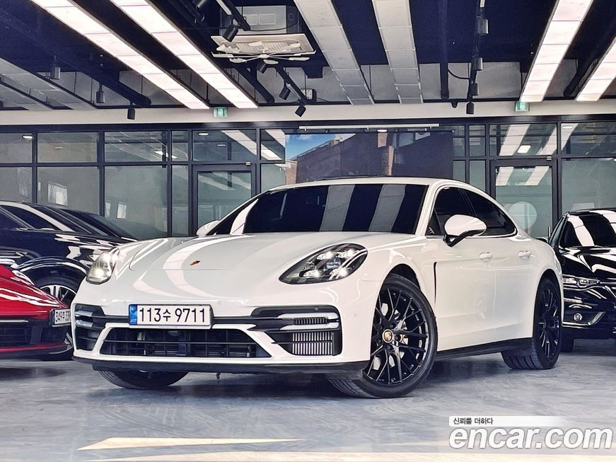 Porsche Panamera 2021
