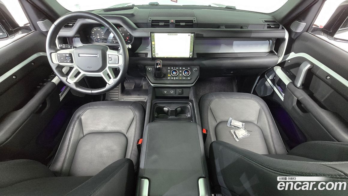 Land Rover Defender 2024
