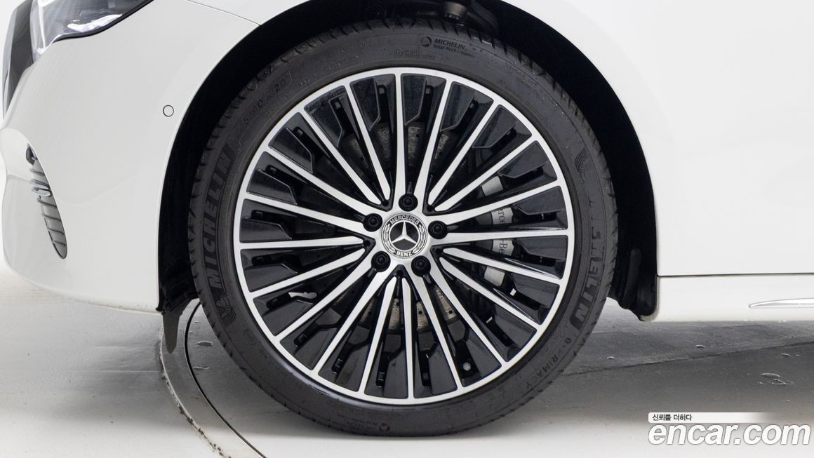 Mercedes-Benz E-Class 2024