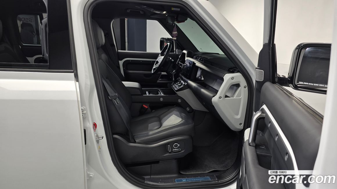 Land Rover Defender 2024