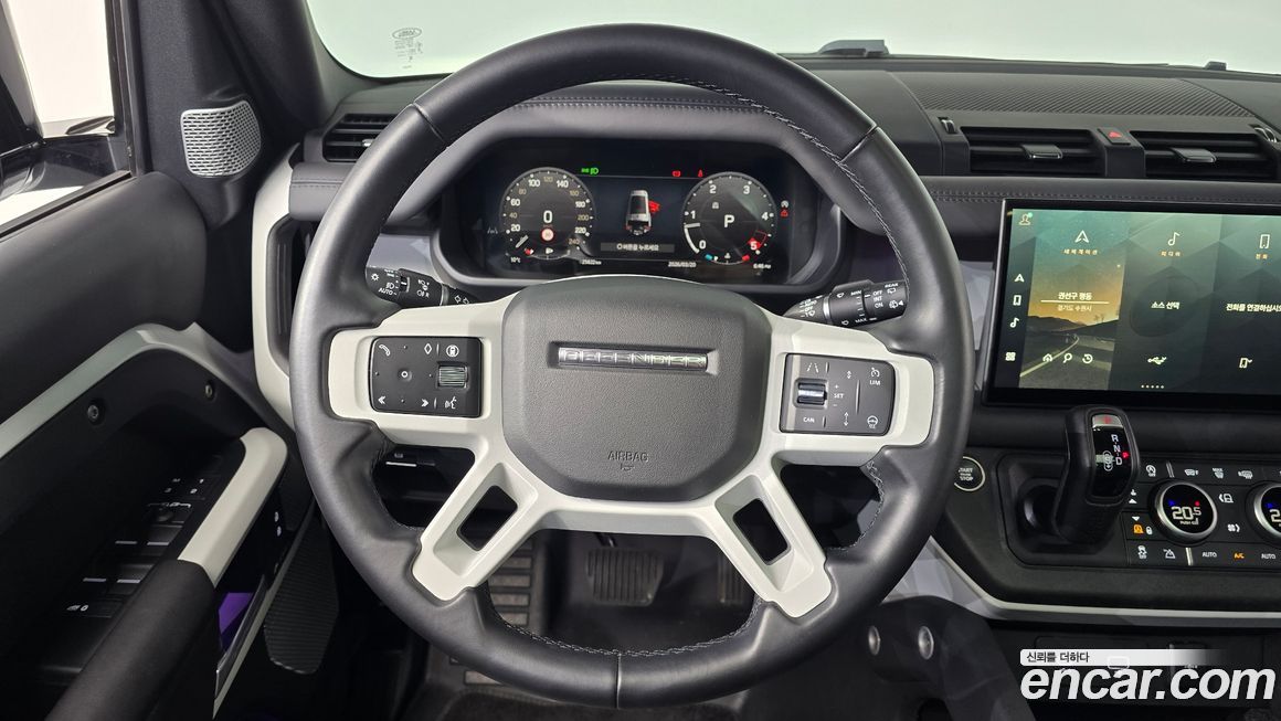 Land Rover Defender 2024