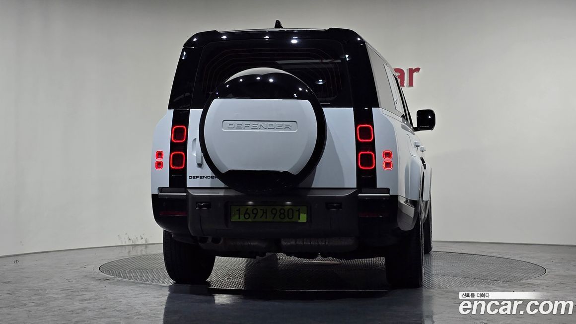 Land Rover Defender 2024