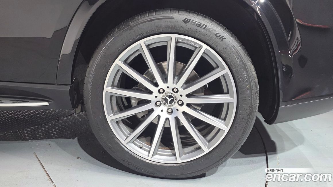 Mercedes-Benz GLS-Class 2023