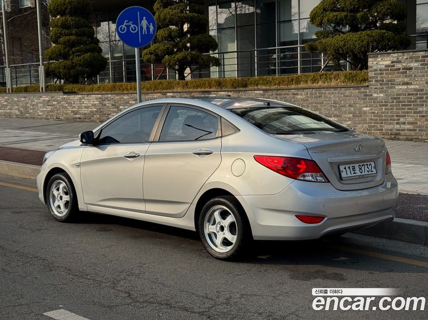 Hyundai Accent 2012