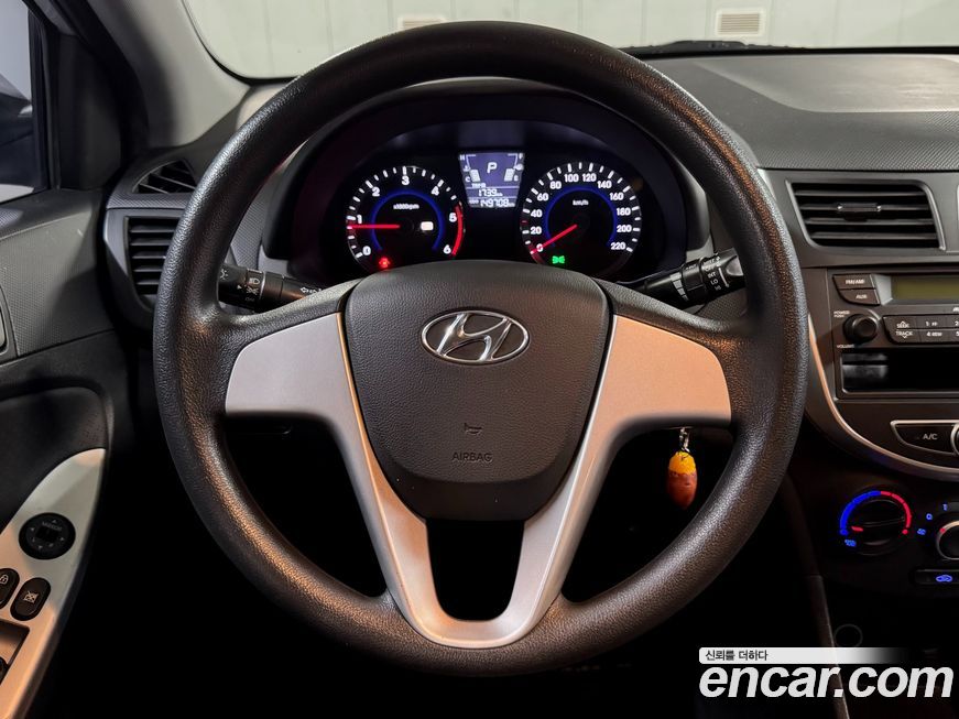 Hyundai Accent 2012