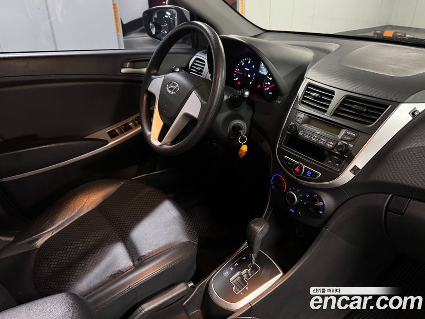 Hyundai Accent 2012
