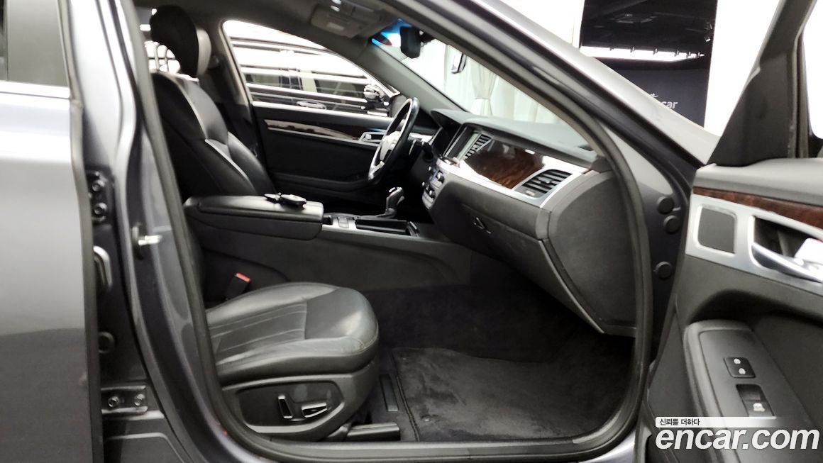 Hyundai Genesis 2016