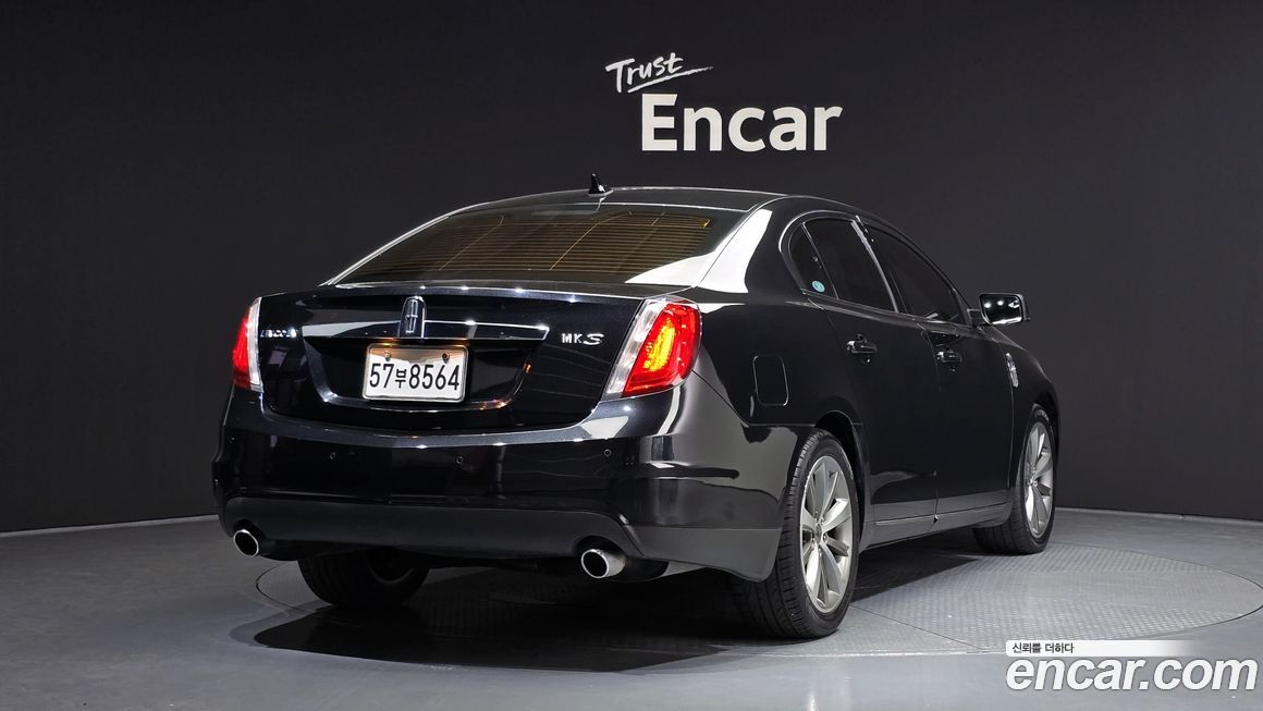 Lincoln MKS 2011
