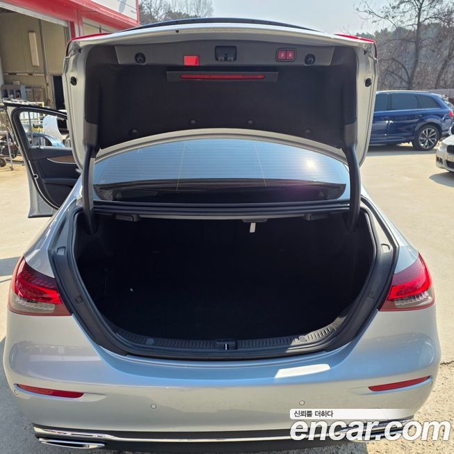 Mercedes-Benz E-Class 2022