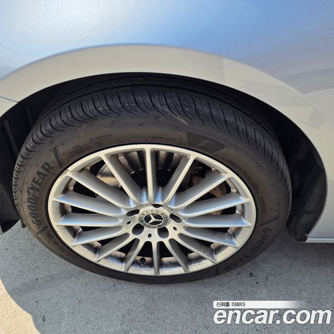 Mercedes-Benz E-Class 2022