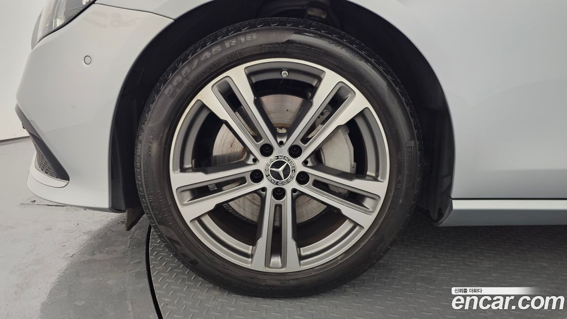 Mercedes-Benz E-Class 2021