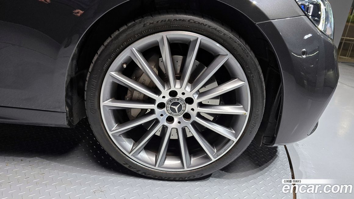 Mercedes-Benz E-Class 2021