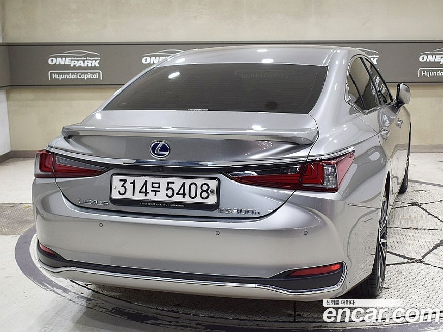 Lexus ES 2022