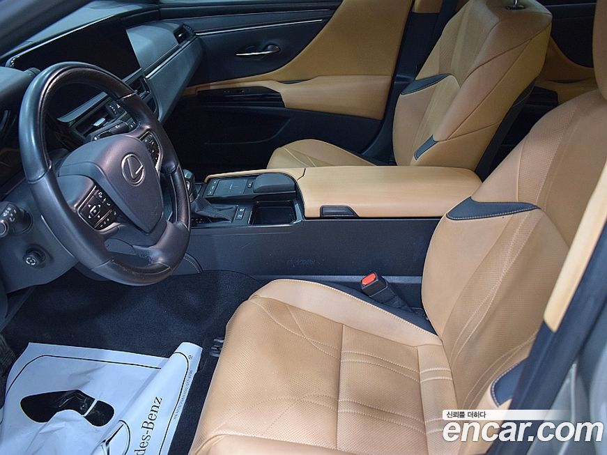 Lexus ES 2022
