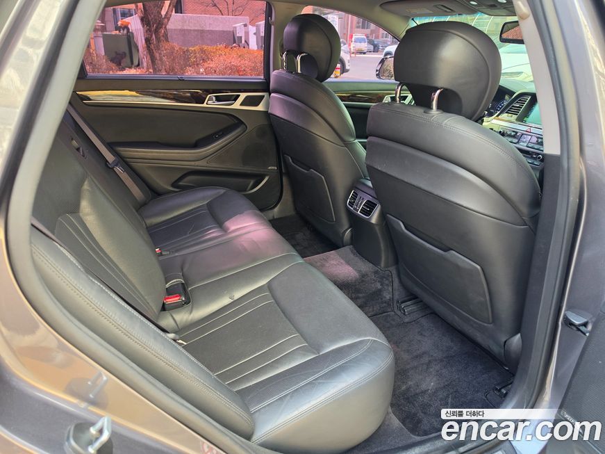 Hyundai Genesis 2016