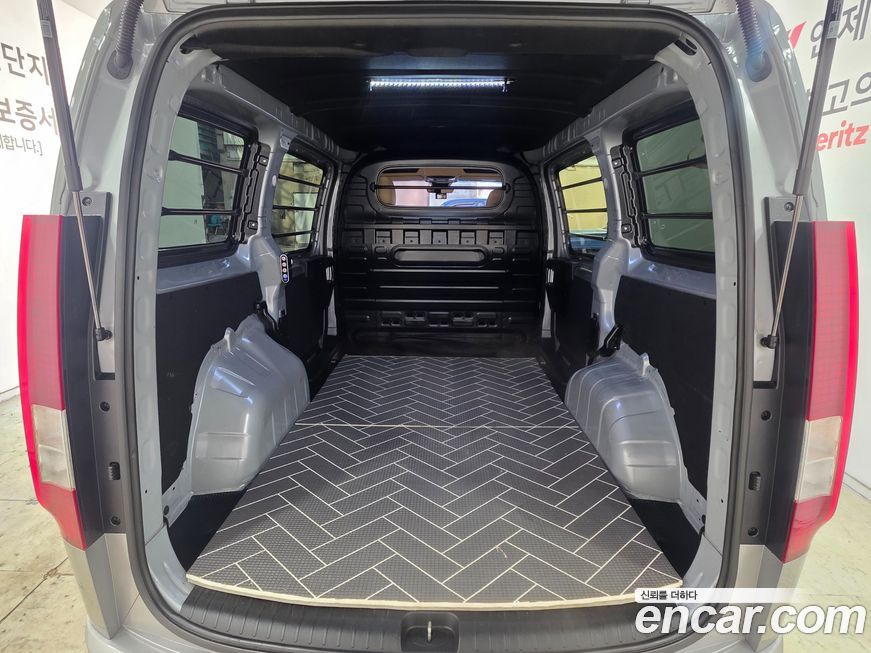 Hyundai Staria 2025