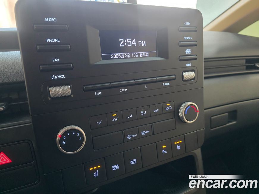 Hyundai Staria 2025