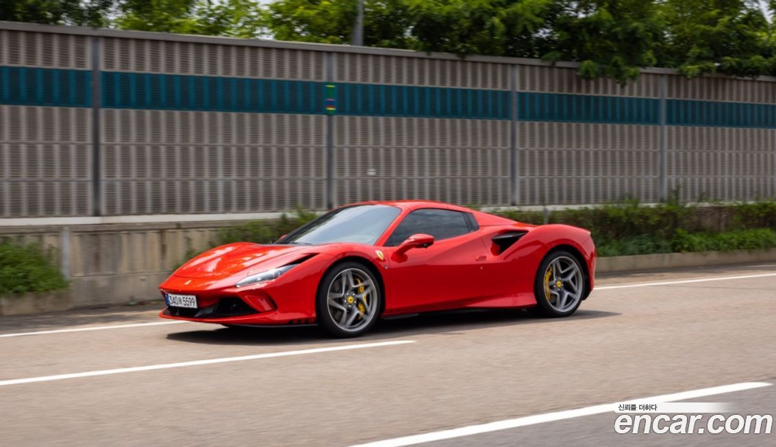 Ferrari F8 2023