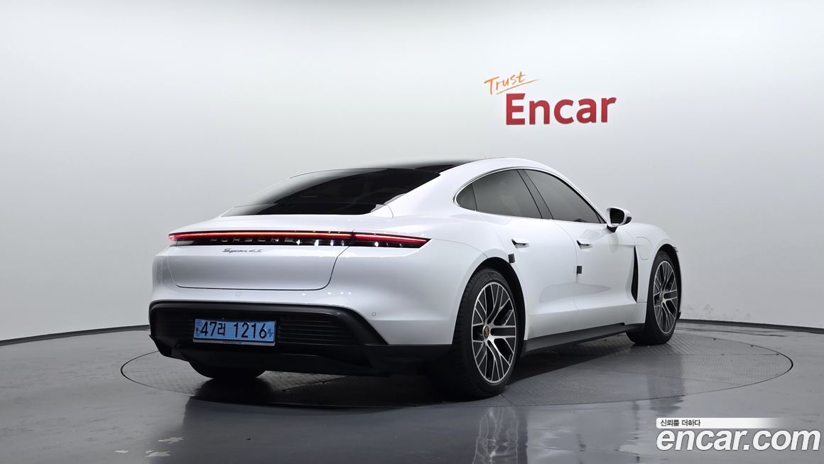 Porsche Taycan 2021