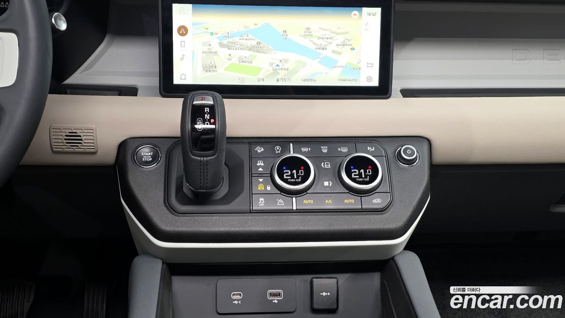 Land Rover Defender 2023