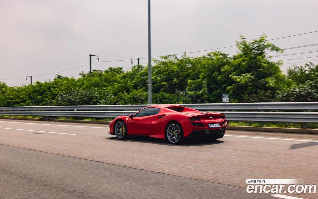 Ferrari F8 2023