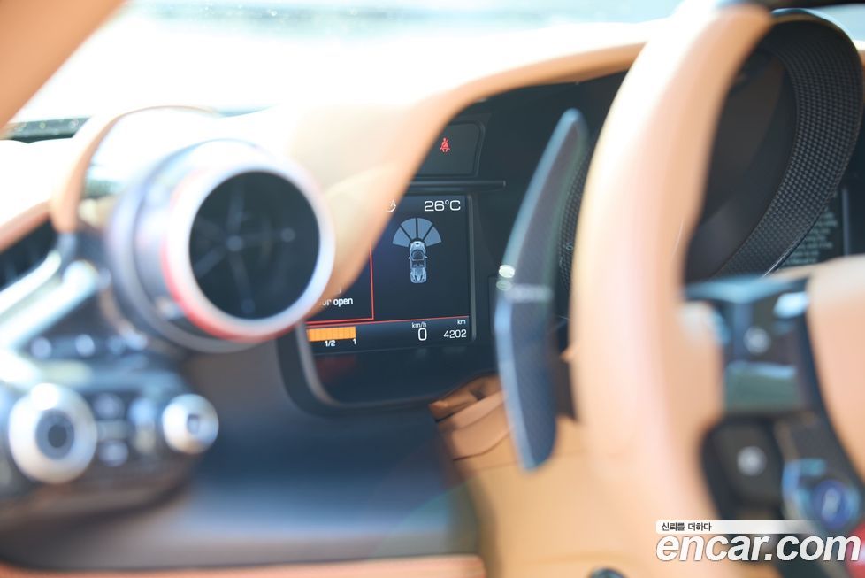 Ferrari F8 2023