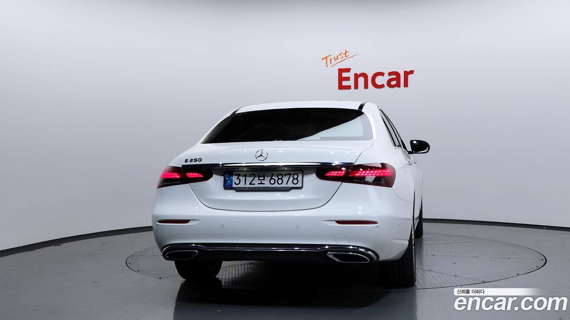 Mercedes-Benz E-Class 2022