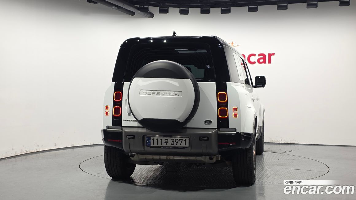 Land Rover Defender 2023